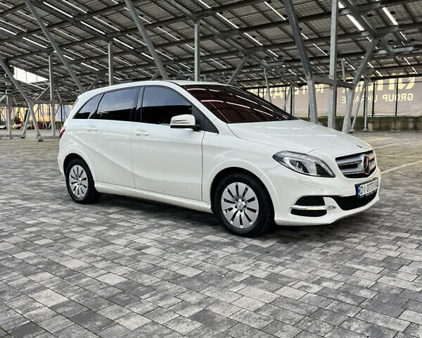 Мерседес Б-класс 2015 в Львове на Automoto.ua Белый Мерседес Б-класс, объемом двигателя 0 л и пробегом 83 тыс. км за 9800 $, фото 3 на Automoto.ua