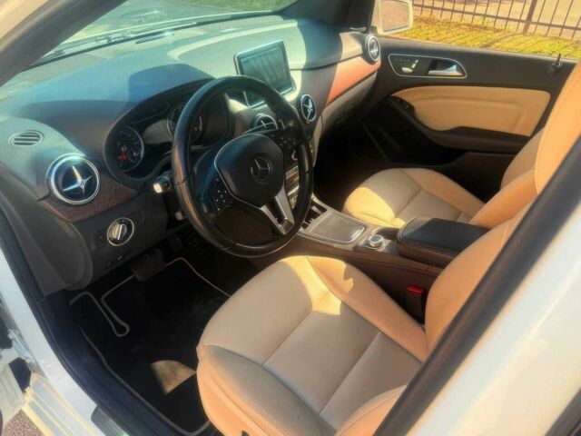 Белый Мерседес Б-класс, объемом двигателя 0 л и пробегом 75 тыс. км за 9900 $, фото 6 на Automoto.ua