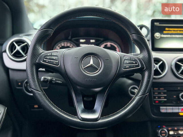 Белый Мерседес Б-класс, объемом двигателя 0 л и пробегом 146 тыс. км за 11700 $, фото 10 на Automoto.ua