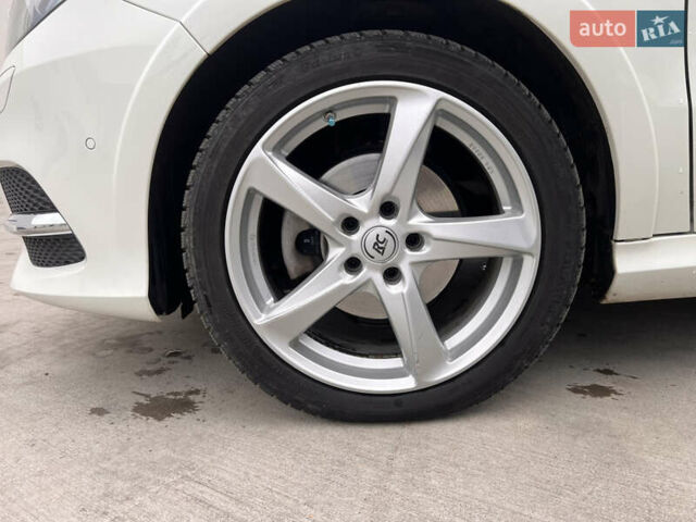 Білий Мерседес Б-клас, об'ємом двигуна 0 л та пробігом 54 тис. км за 11800 $, фото 30 на Automoto.ua