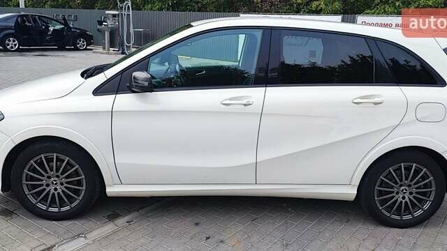 Білий Мерседес Б-клас, об'ємом двигуна 0 л та пробігом 100 тис. км за 9000 $, фото 7 на Automoto.ua