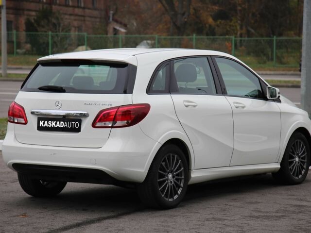 Белый Мерседес Б-класс, объемом двигателя 0 л и пробегом 158 тыс. км за 9500 $, фото 5 на Automoto.ua