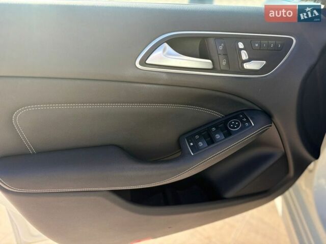 Белый Мерседес Б-класс, объемом двигателя 0 л и пробегом 132 тыс. км за 9300 $, фото 26 на Automoto.ua