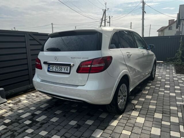 Белый Мерседес Б-класс, объемом двигателя 0 л и пробегом 132 тыс. км за 10500 $, фото 2 на Automoto.ua