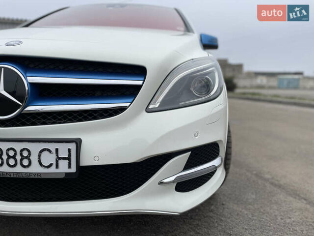 Мерседес Б-класс 2015 в Ровно на Automoto.ua Белый Мерседес Б-класс, объемом двигателя 0 л и пробегом 121 тыс. км за 13000 $, фото 33 на Automoto.ua