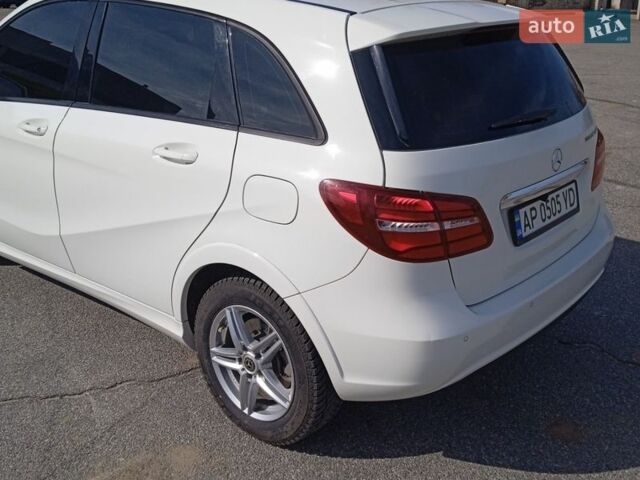 Білий Мерседес Б-клас, об'ємом двигуна 0 л та пробігом 37 тис. км за 12000 $, фото 2 на Automoto.ua