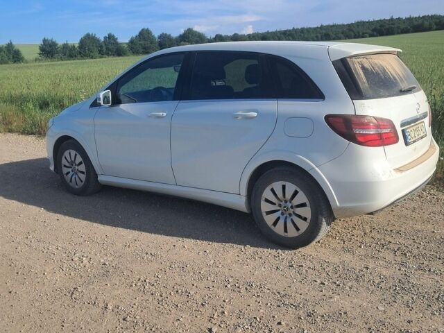 Білий Мерседес Б-клас, об'ємом двигуна 0 л та пробігом 105 тис. км за 10000 $, фото 14 на Automoto.ua