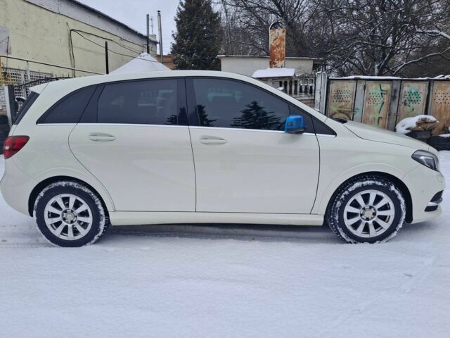 Білий Мерседес Б-клас, об'ємом двигуна 0 л та пробігом 87 тис. км за 11300 $, фото 4 на Automoto.ua