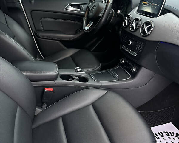 Белый Мерседес Б-класс, объемом двигателя 0 л и пробегом 90 тыс. км за 9650 $, фото 33 на Automoto.ua