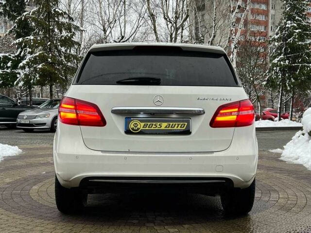 Белый Мерседес Б-класс, объемом двигателя 0 л и пробегом 146 тыс. км за 11700 $, фото 5 на Automoto.ua