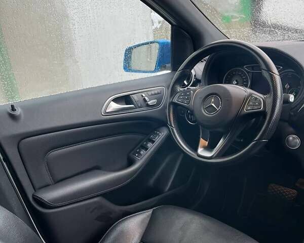 Белый Мерседес Б-класс, объемом двигателя 0 л и пробегом 104 тыс. км за 11300 $, фото 17 на Automoto.ua