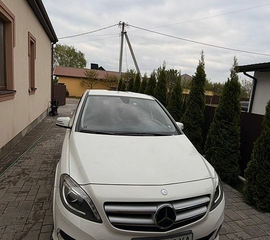 Білий Мерседес Б-клас, об'ємом двигуна 0 л та пробігом 149 тис. км за 10000 $, фото 1 на Automoto.ua