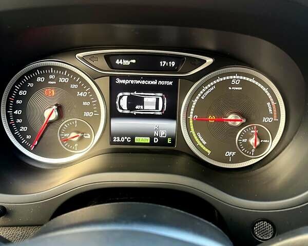 Белый Мерседес Б-класс, объемом двигателя 0 л и пробегом 120 тыс. км за 10600 $, фото 10 на Automoto.ua