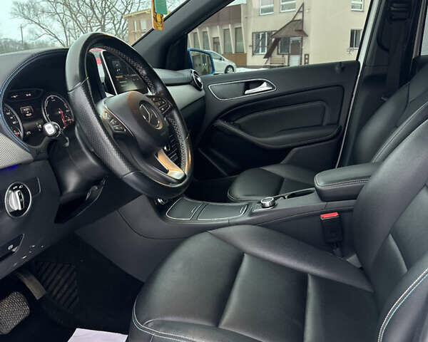 Белый Мерседес Б-класс, объемом двигателя 0 л и пробегом 90 тыс. км за 9650 $, фото 22 на Automoto.ua