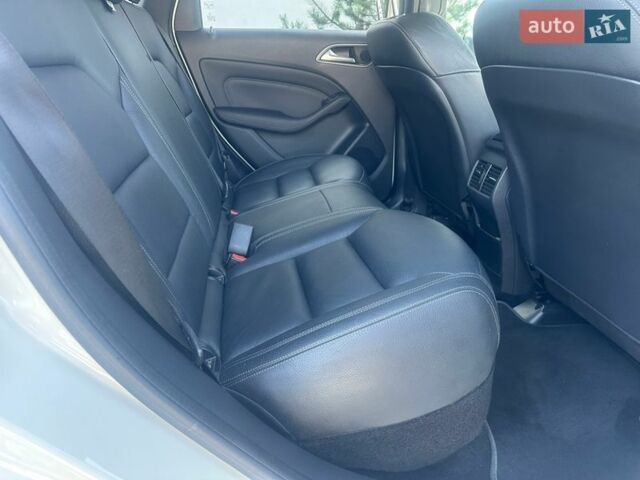 Білий Мерседес Б-клас, об'ємом двигуна 0 л та пробігом 70 тис. км за 10900 $, фото 16 на Automoto.ua