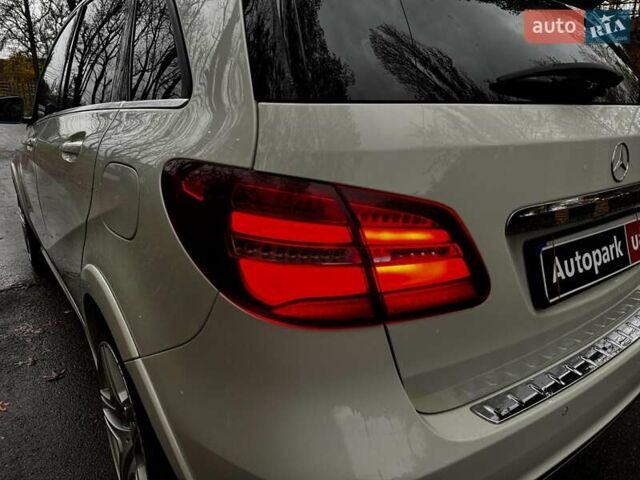 Белый Мерседес Б-класс, объемом двигателя 0 л и пробегом 120 тыс. км за 9440 $, фото 8 на Automoto.ua