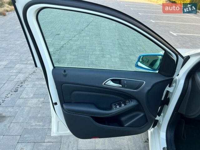 Белый Мерседес Б-класс, объемом двигателя 0 л и пробегом 83 тыс. км за 11200 $, фото 15 на Automoto.ua