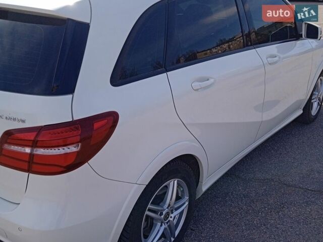 Білий Мерседес Б-клас, об'ємом двигуна 0 л та пробігом 37 тис. км за 12000 $, фото 5 на Automoto.ua