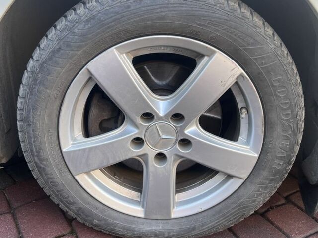 Белый Мерседес Б-класс, объемом двигателя 0 л и пробегом 82 тыс. км за 10500 $, фото 5 на Automoto.ua