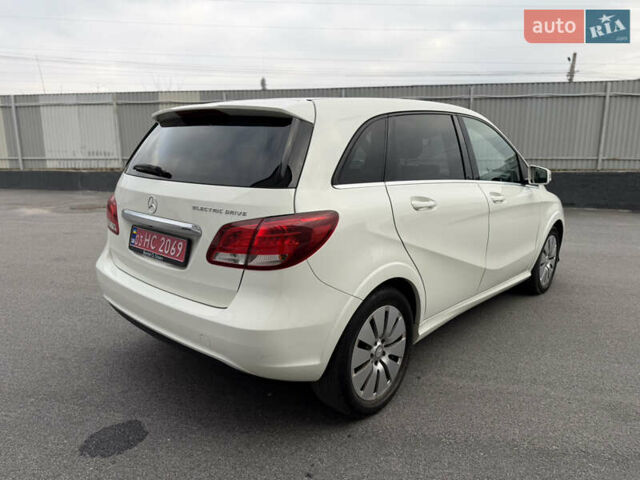 Белый Мерседес Б-класс, объемом двигателя 0 л и пробегом 115 тыс. км за 9000 $, фото 6 на Automoto.ua