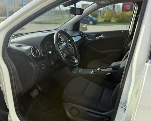 Белый Мерседес Б-класс, объемом двигателя 0 л и пробегом 87 тыс. км за 9000 $, фото 14 на Automoto.ua