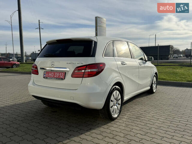 Белый Мерседес Б-класс, объемом двигателя 0 л и пробегом 87 тыс. км за 9000 $, фото 4 на Automoto.ua