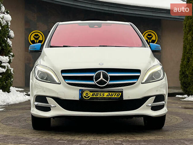 Белый Мерседес Б-класс, объемом двигателя 0 л и пробегом 146 тыс. км за 11700 $, фото 1 на Automoto.ua