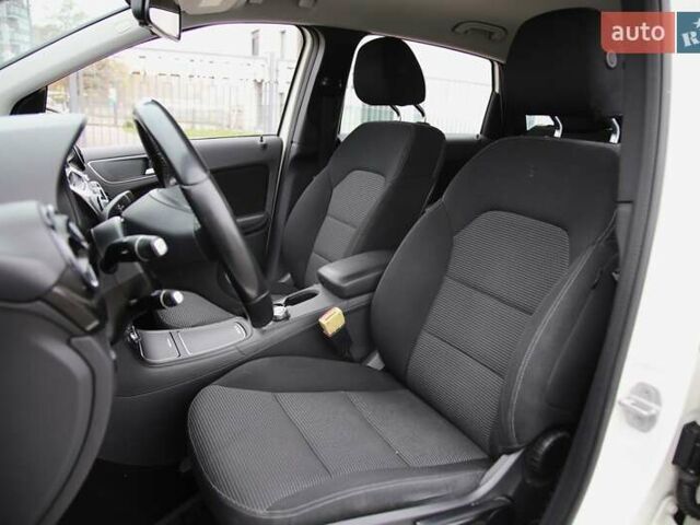 Белый Мерседес Б-класс, объемом двигателя 0 л и пробегом 158 тыс. км за 9500 $, фото 6 на Automoto.ua