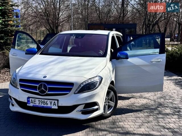 Белый Мерседес Б-класс, объемом двигателя 0 л и пробегом 137 тыс. км за 12500 $, фото 13 на Automoto.ua