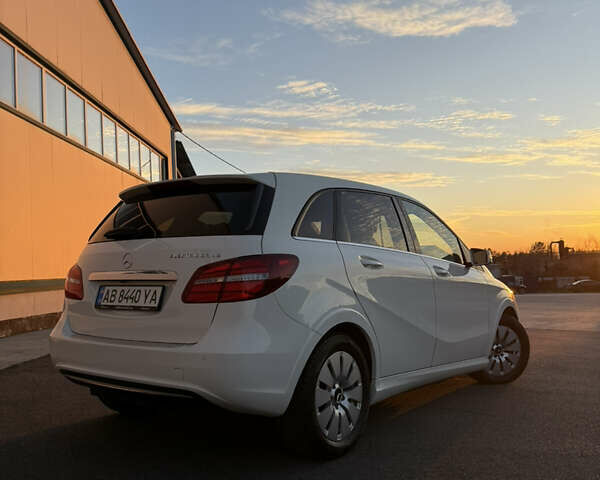 Белый Мерседес Б-класс, объемом двигателя 0 л и пробегом 81 тыс. км за 10950 $, фото 72 на Automoto.ua