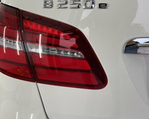 Белый Мерседес Б-класс, объемом двигателя 0 л и пробегом 73 тыс. км за 16900 $, фото 7 на Automoto.ua