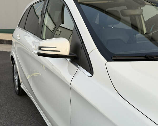 Белый Мерседес Б-класс, объемом двигателя 0 л и пробегом 81 тыс. км за 10950 $, фото 31 на Automoto.ua