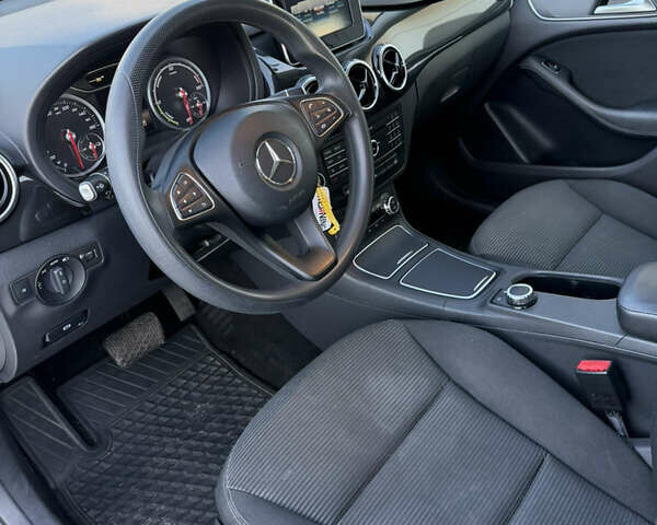 Белый Мерседес Б-класс, объемом двигателя 0 л и пробегом 134 тыс. км за 8700 $, фото 16 на Automoto.ua