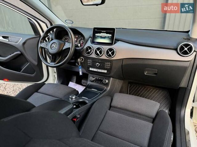 Белый Мерседес Б-класс, объемом двигателя 0 л и пробегом 82 тыс. км за 9800 $, фото 44 на Automoto.ua