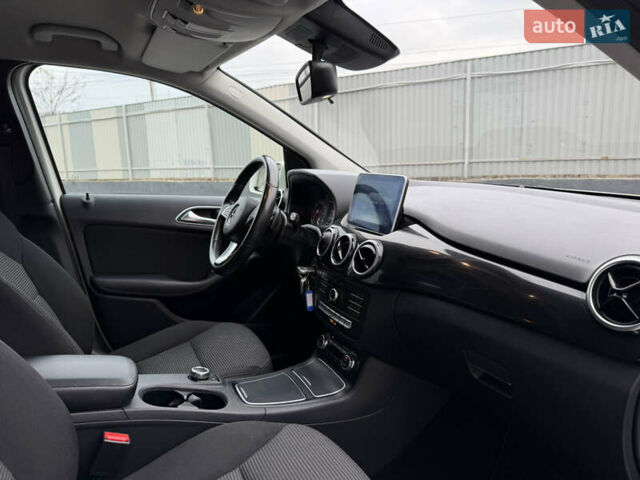 Белый Мерседес Б-класс, объемом двигателя 0 л и пробегом 115 тыс. км за 9000 $, фото 10 на Automoto.ua