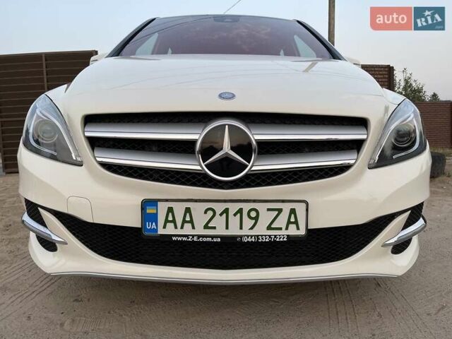 Белый Мерседес Б-класс, объемом двигателя 0 л и пробегом 73 тыс. км за 16900 $, фото 2 на Automoto.ua