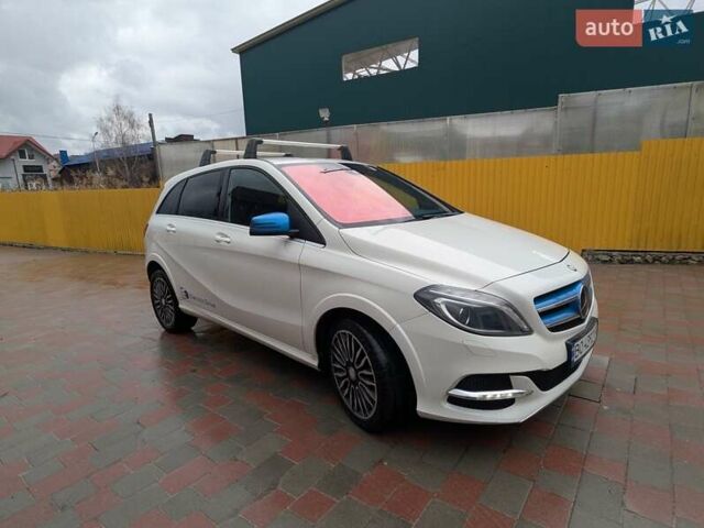 Білий Мерседес Б-клас, об'ємом двигуна 0 л та пробігом 134 тис. км за 10300 $, фото 1 на Automoto.ua