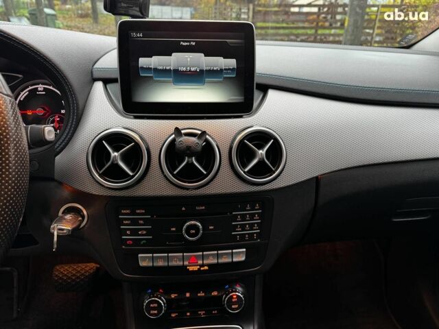 Белый Мерседес Б-класс, объемом двигателя 0 л и пробегом 120 тыс. км за 9440 $, фото 17 на Automoto.ua