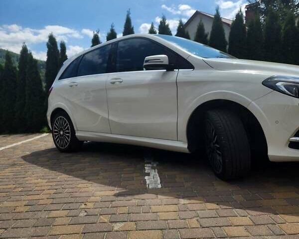 Белый Мерседес Б-класс, объемом двигателя 0 л и пробегом 123 тыс. км за 10900 $, фото 5 на Automoto.ua