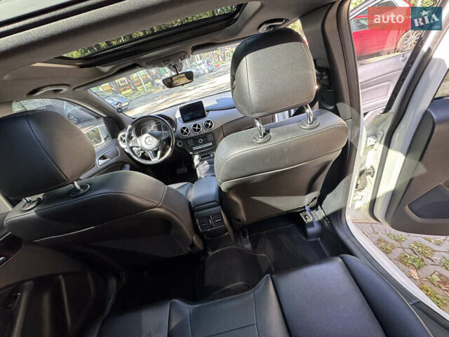 Белый Мерседес Б-класс, объемом двигателя 2.14 л и пробегом 238 тыс. км за 12000 $, фото 17 на Automoto.ua