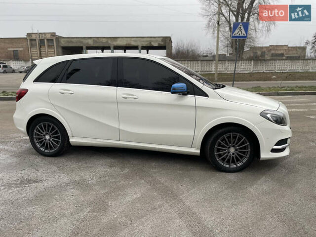 Мерседес Б-класс 2015 в Ровно на Automoto.ua Белый Мерседес Б-класс, объемом двигателя 0 л и пробегом 121 тыс. км за 13000 $, фото 26 на Automoto.ua