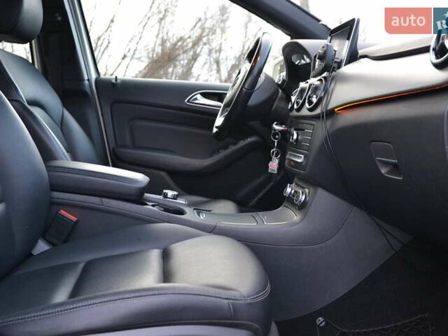 Білий Мерседес Б-клас, об'ємом двигуна 0 л та пробігом 104 тис. км за 10799 $, фото 26 на Automoto.ua