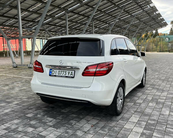 Мерседес Б-класс 2015 в Львове на Automoto.ua Белый Мерседес Б-класс, объемом двигателя 0 л и пробегом 83 тыс. км за 9800 $, фото 6 на Automoto.ua