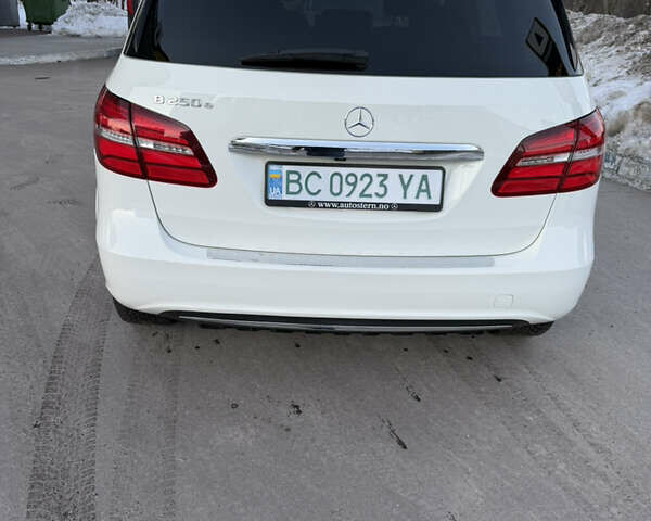 Белый Мерседес Б-класс, объемом двигателя 0 л и пробегом 117 тыс. км за 10200 $, фото 4 на Automoto.ua