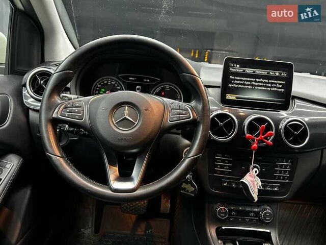 Белый Мерседес Б-класс, объемом двигателя 0 л и пробегом 120 тыс. км за 11800 $, фото 13 на Automoto.ua