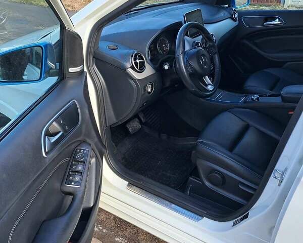 Білий Мерседес Б-клас, об'ємом двигуна 0 л та пробігом 99 тис. км за 10600 $, фото 11 на Automoto.ua