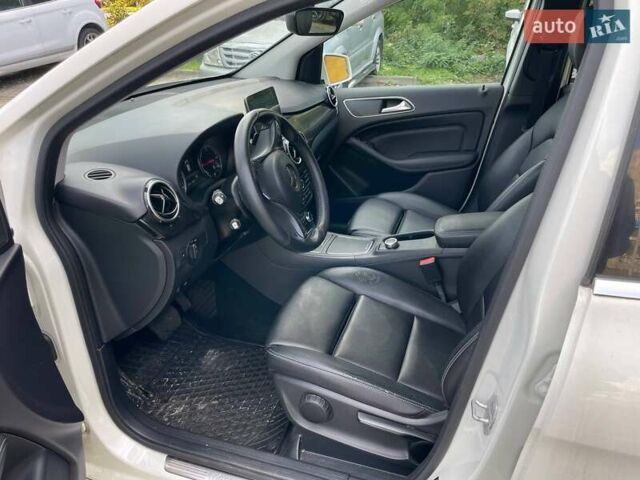 Білий Мерседес Б-клас, об'ємом двигуна 0 л та пробігом 94 тис. км за 11500 $, фото 4 на Automoto.ua