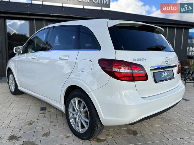Білий Мерседес Б-клас, об'ємом двигуна 0 л та пробігом 63 тис. км за 11900 $, фото 5 на Automoto.ua