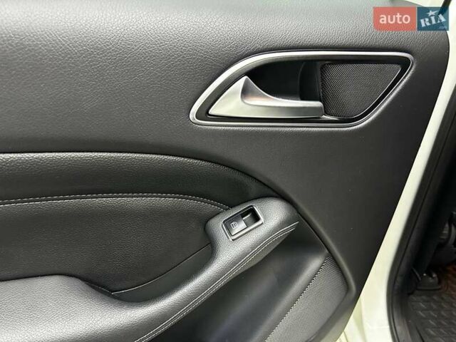 Белый Мерседес Б-класс, объемом двигателя 0 л и пробегом 120 тыс. км за 11800 $, фото 17 на Automoto.ua