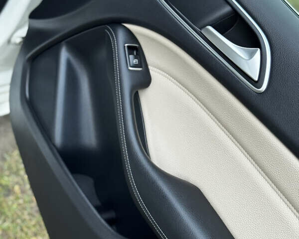 Белый Мерседес Б-класс, объемом двигателя 0 л и пробегом 117 тыс. км за 10550 $, фото 44 на Automoto.ua